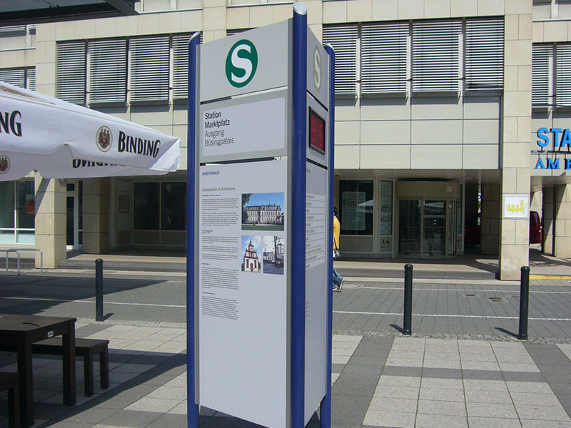 Offenbach Info-Kiosk mit integrierter Digitalanzeige